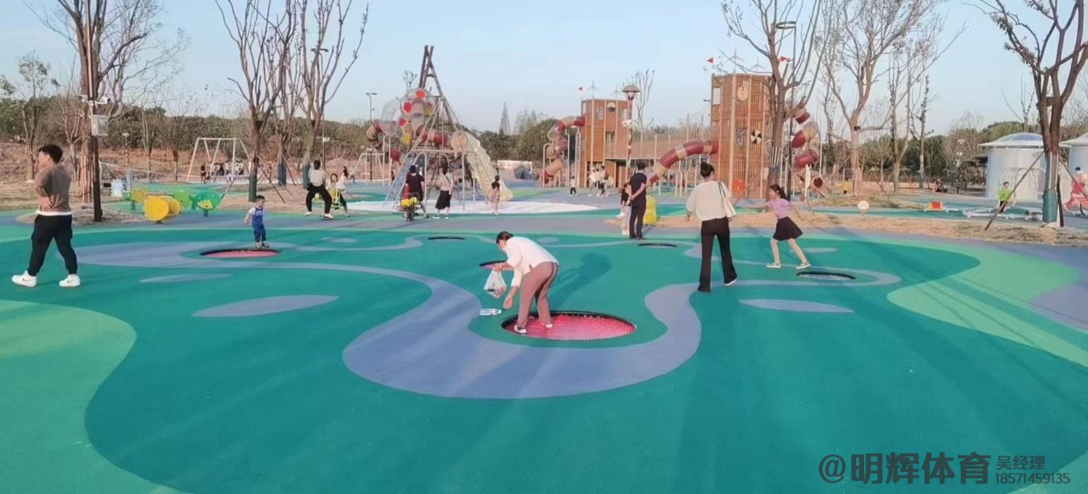 巴音郭楞公园跑道是用什么材料做成的